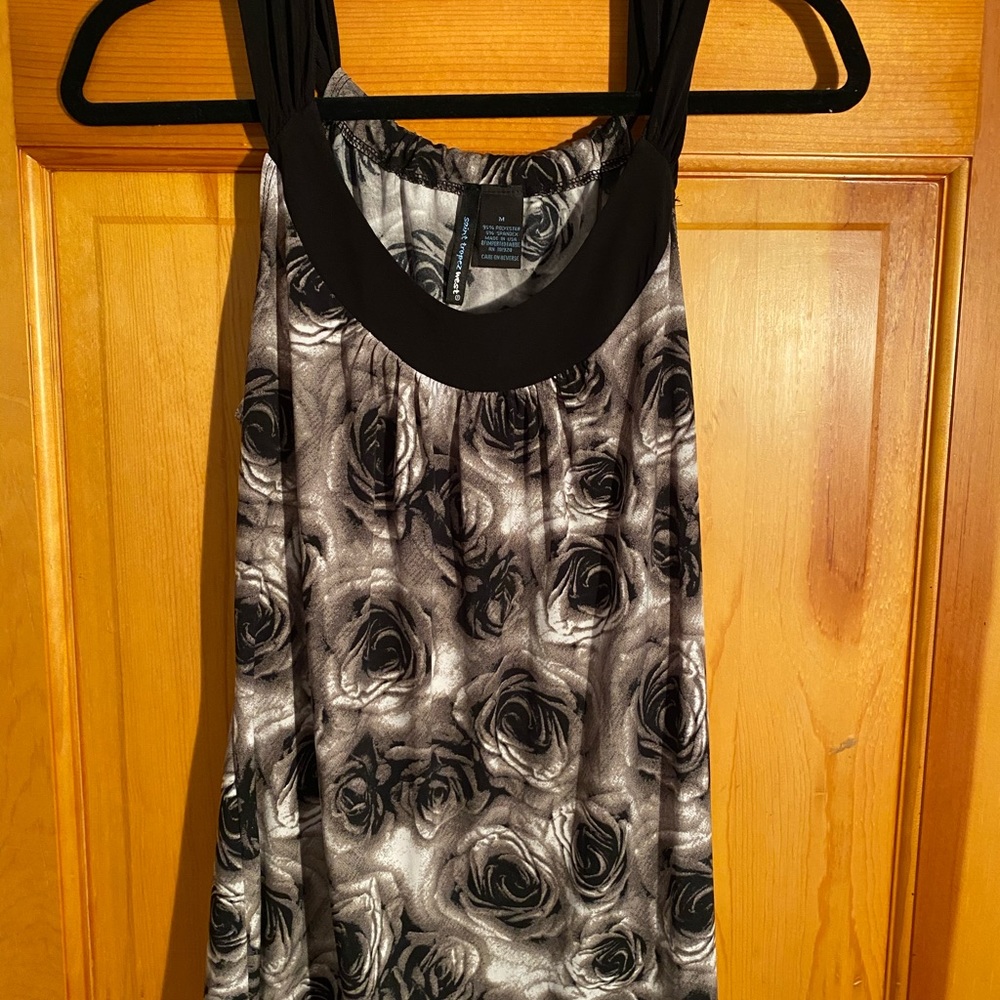 sleeveless top